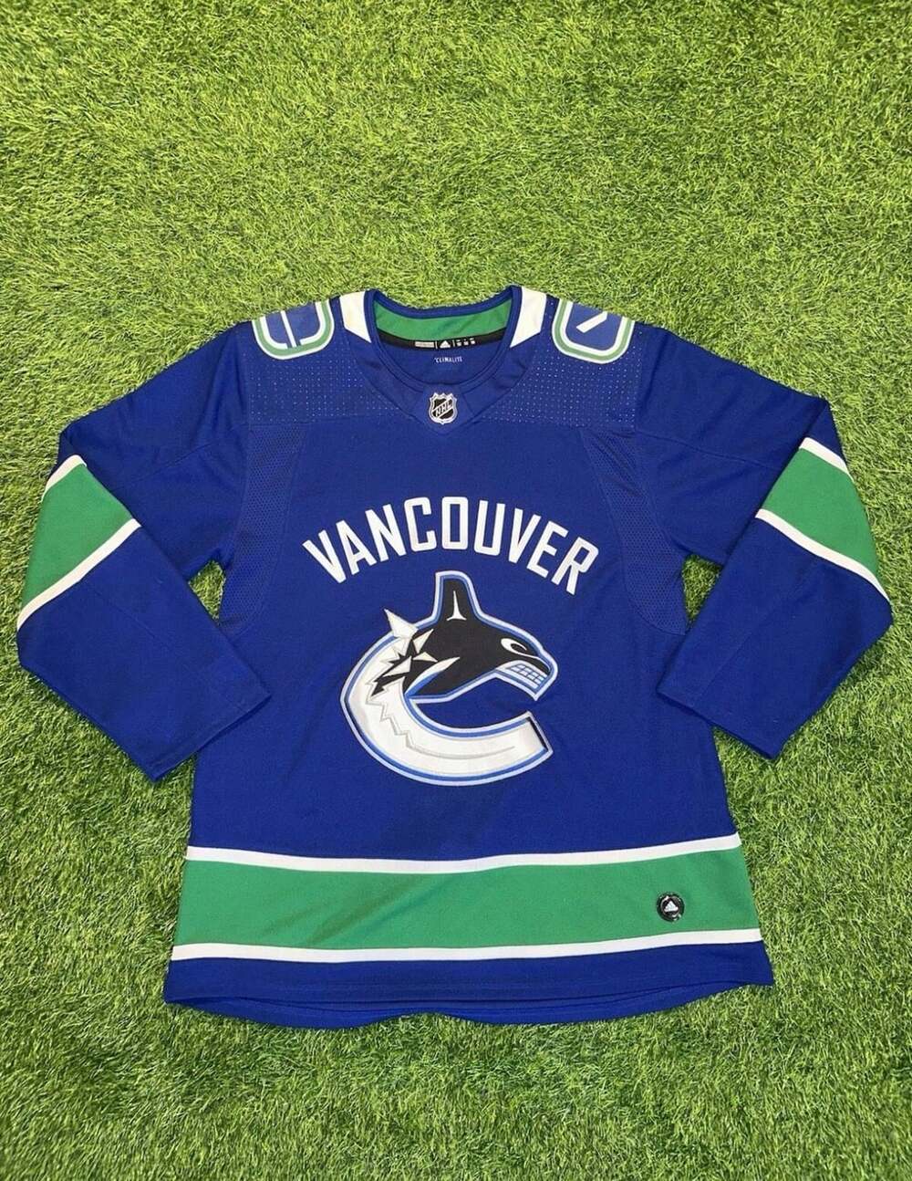 Adidas Vancouver Canucks Hockey Jersey Size 52 Blue